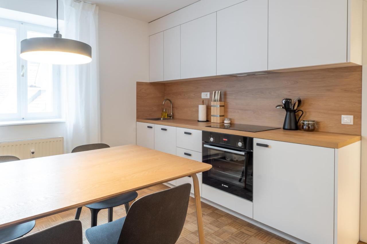 Strict City Apartments Ljubljana Exteriör bild