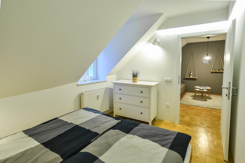 Strict City Apartments Ljubljana Exteriör bild