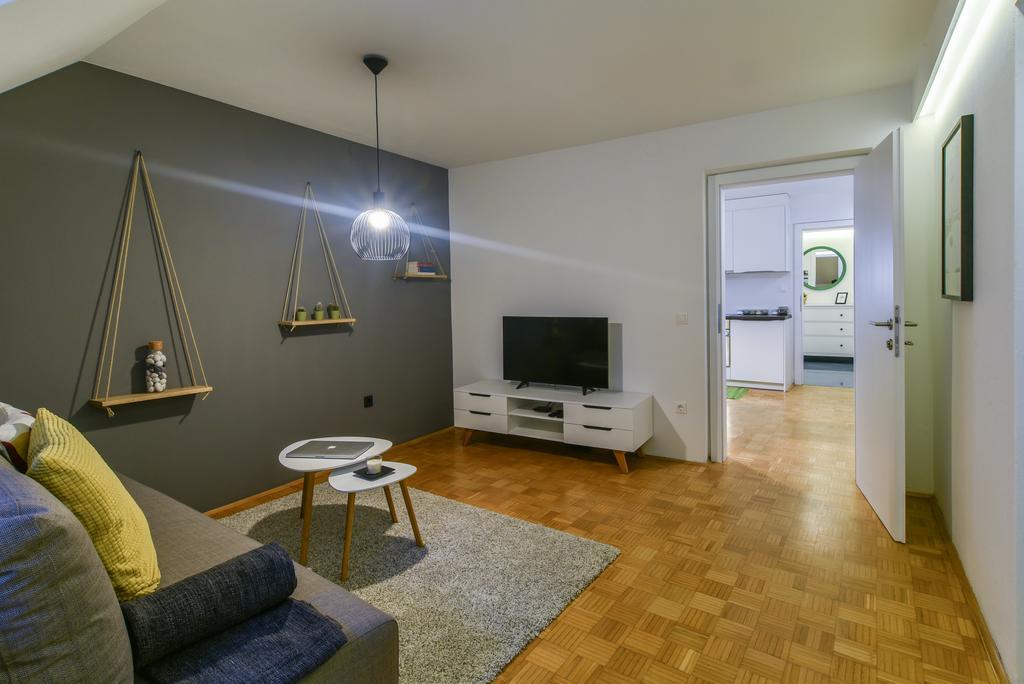 Strict City Apartments Ljubljana Exteriör bild
